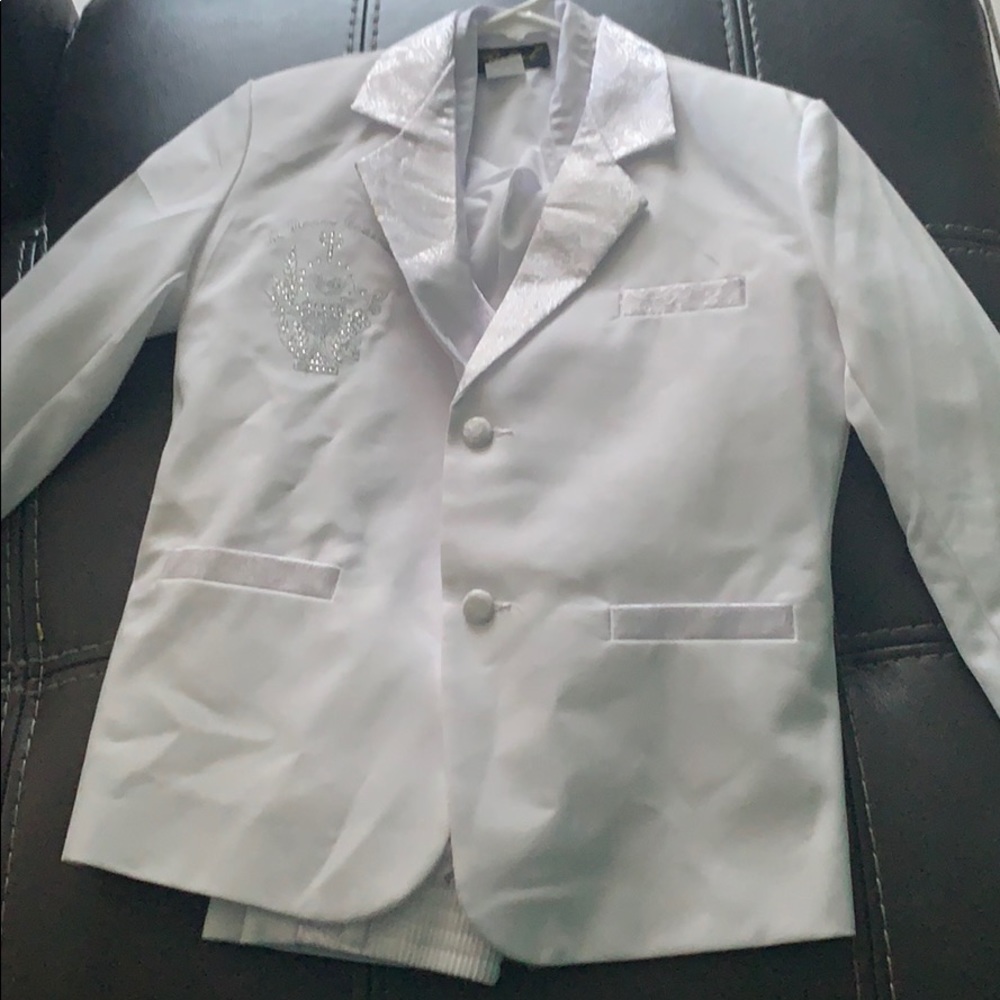Selling a first Communion suit